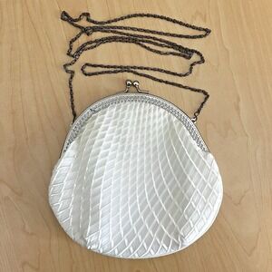 Purse Evening Bag Crossbody Clutch Pleated Cream Satin Kiss Lock Clamshell Chain